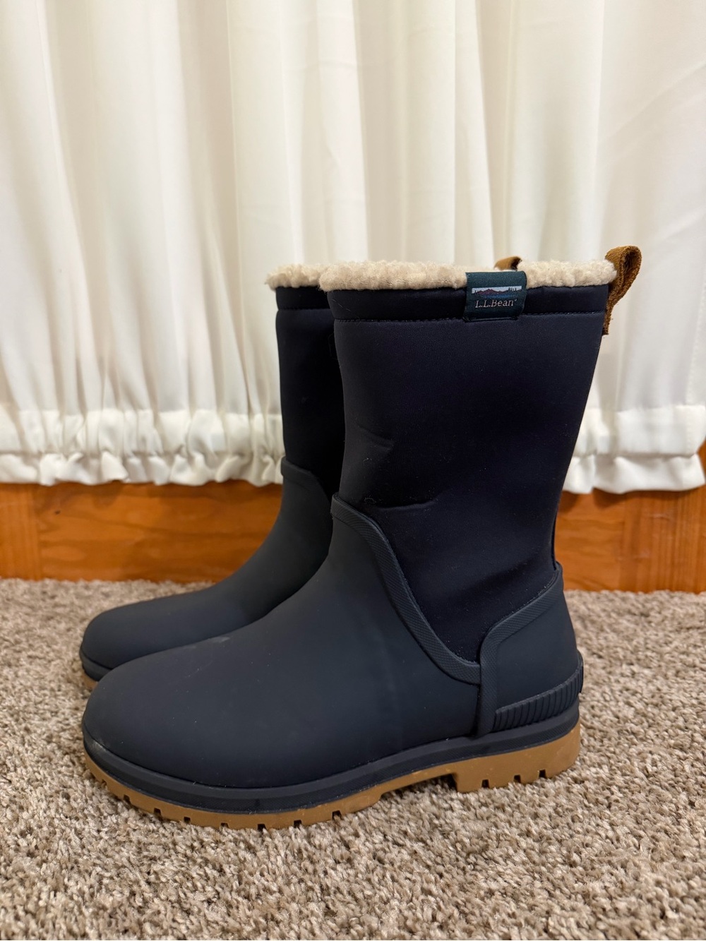 L.L. Bean Wellies Women’s Navy Shearling-Lined Winter Boots